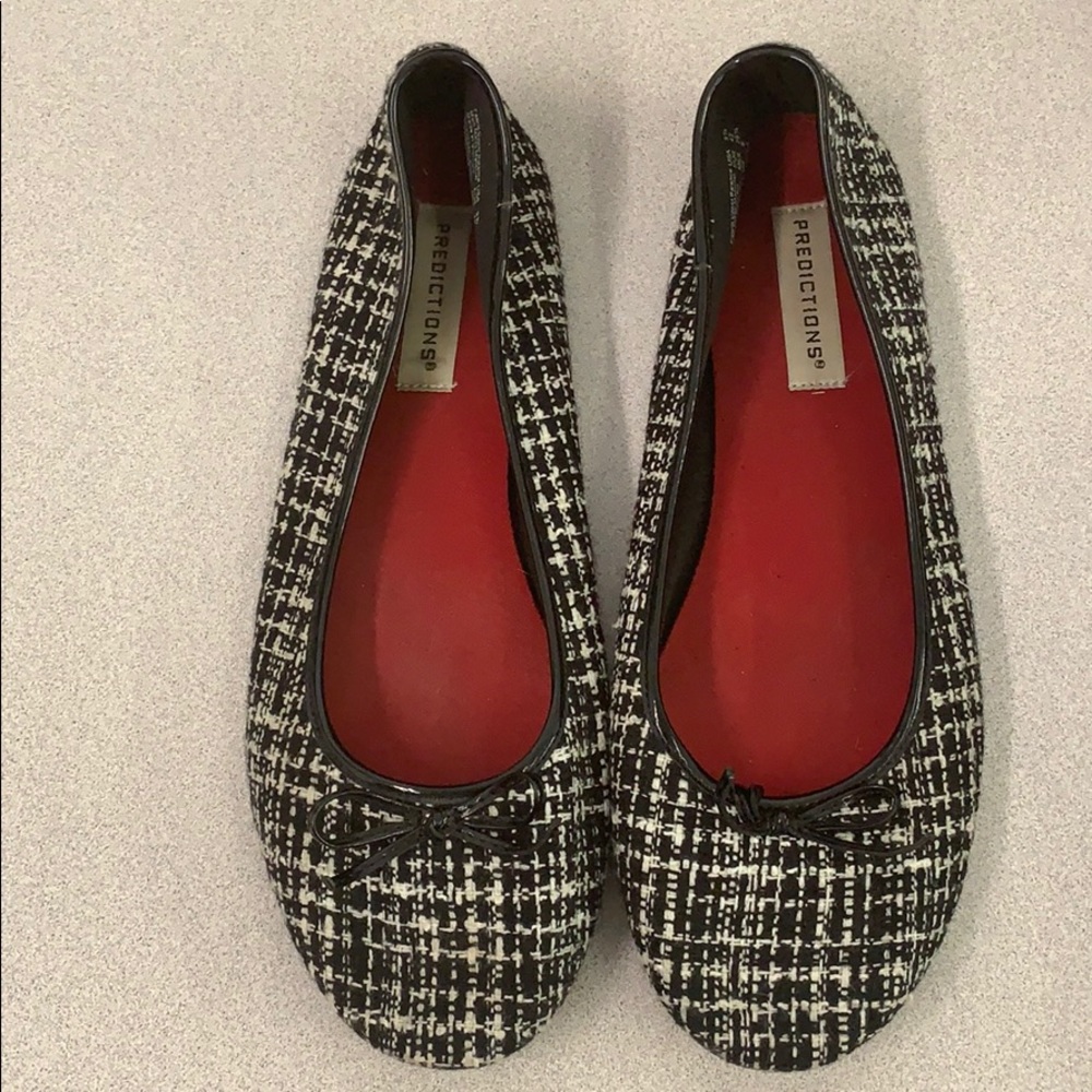 Predictions size 9.5 black plaided flats